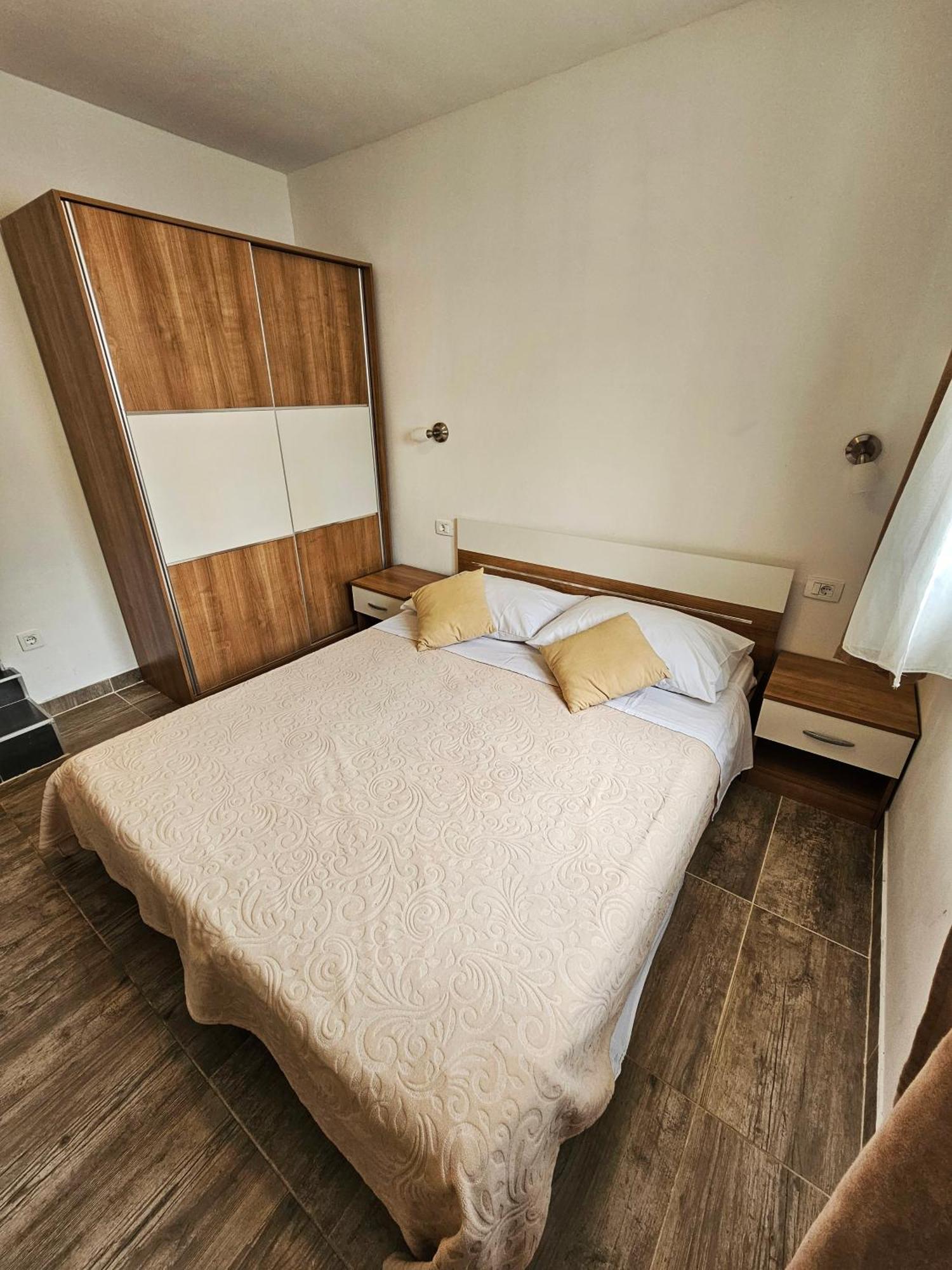 Apartments Plejic Сегет-Враница Экстерьер фото